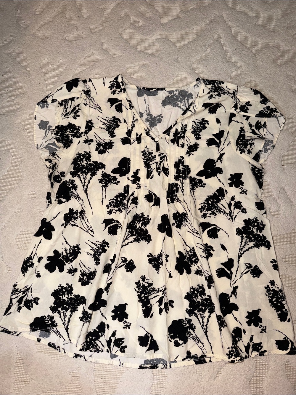 Women's Black & White Floral V-Neck Top